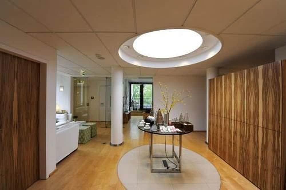 Privathotel Lindtner Hamburg Bagian luar foto Interior of the German National Museum of Natural History