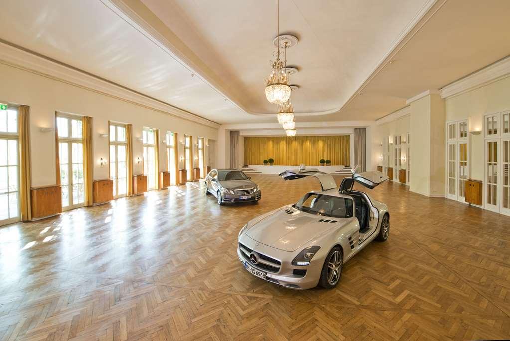 Privathotel Lindtner Hamburg Fasilitas foto Mercedes-Benz Museum