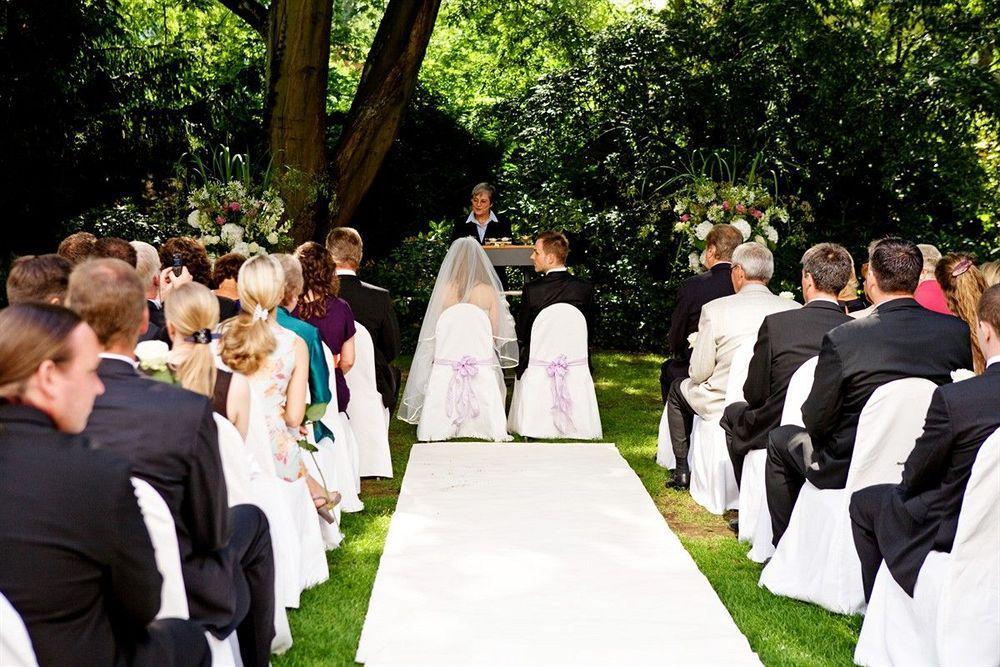 Privathotel Lindtner Hamburg Bagian luar foto A wedding ceremony