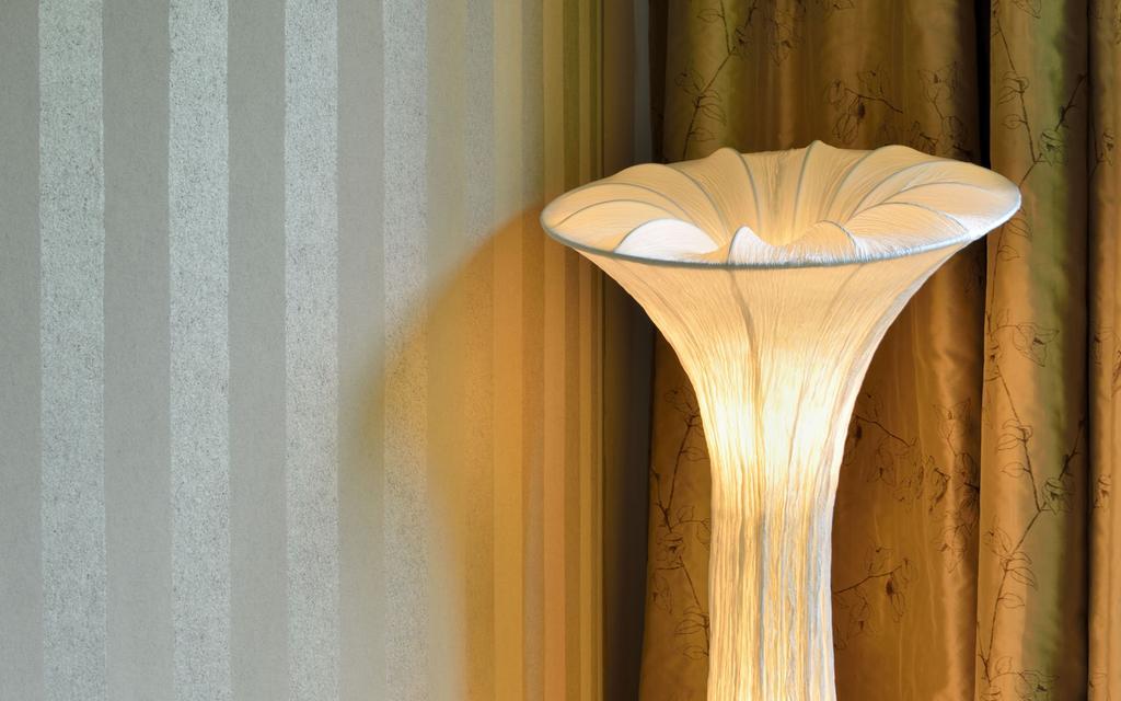 Privathotel Lindtner Hamburg Bagian luar foto A floor lamp