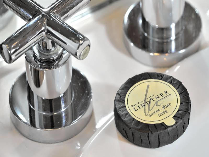 Privathotel Lindtner Hamburg Bagian luar foto Soap in a soap dish