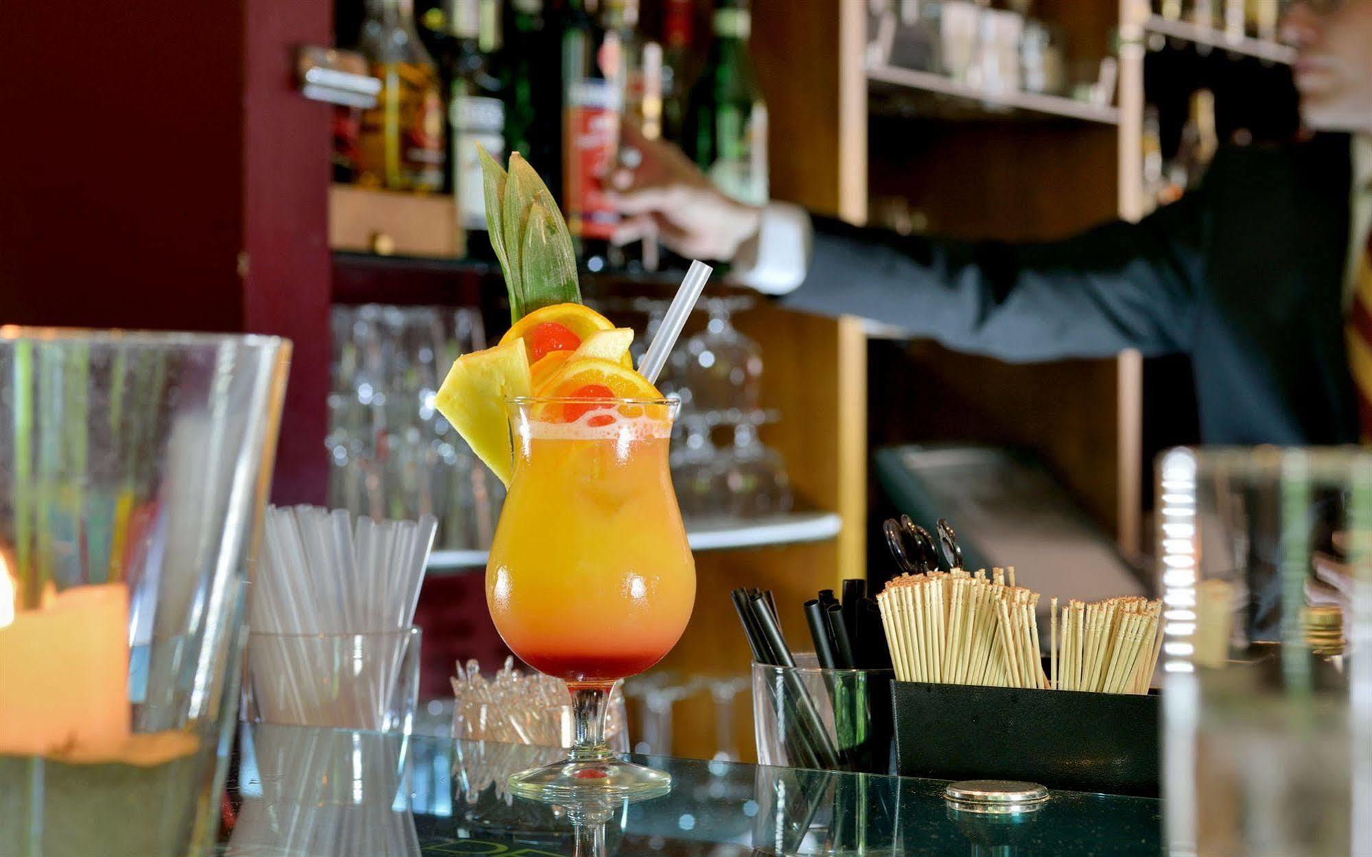 Privathotel Lindtner Hamburg Bagian luar foto A Zombie cocktail