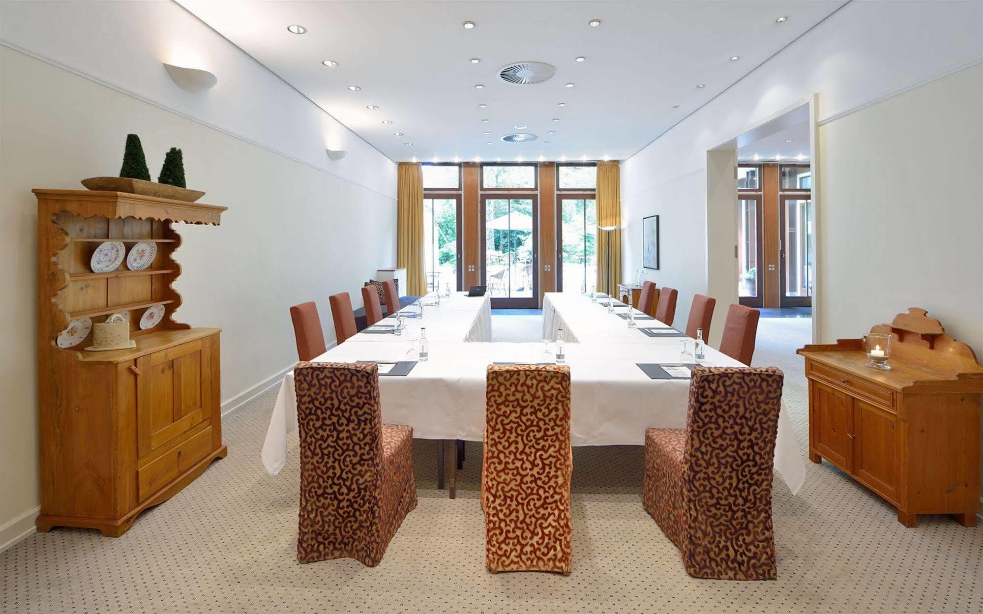 Privathotel Lindtner Hamburg Bagian luar foto The meeting room of the Federal Council