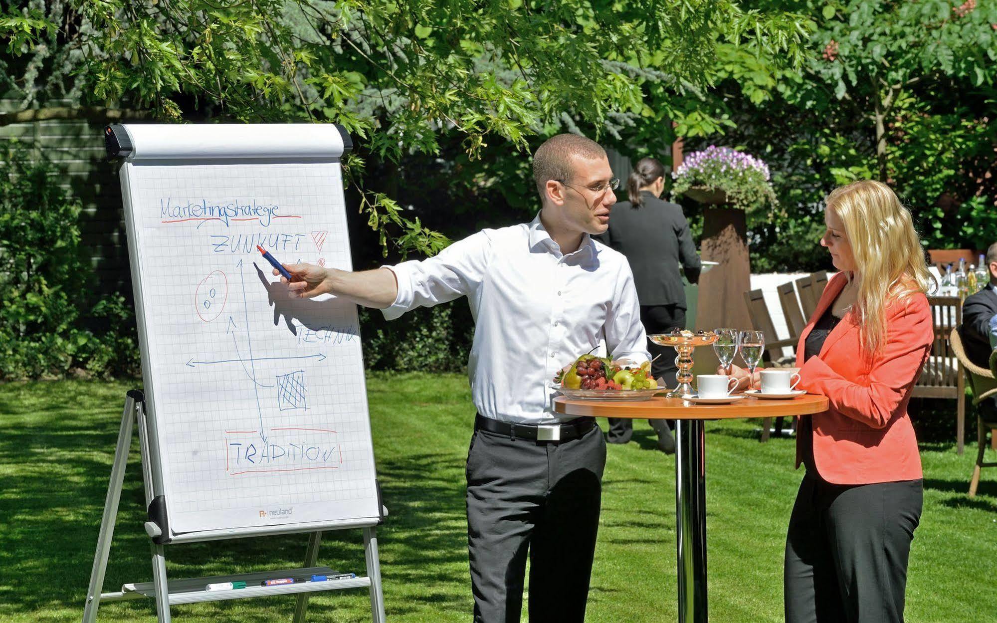 Privathotel Lindtner Hamburg Bagian luar foto A flipchart