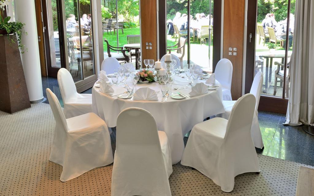 Privathotel Lindtner Hamburg Bagian luar foto A table set for a wedding reception