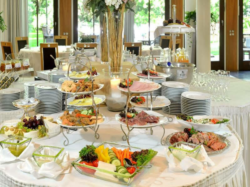 Privathotel Lindtner Hamburg Bagian luar foto A buffet